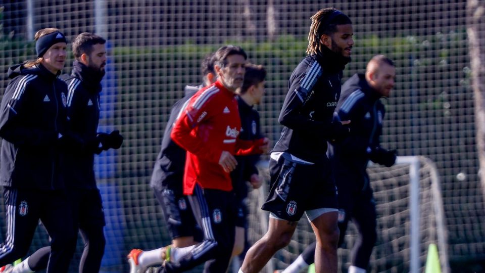 Beşiktaş günün ilk idmanını yaptı