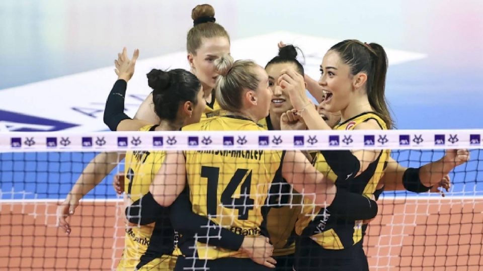 Dörtlü Final biletini VakıfBank kaptı