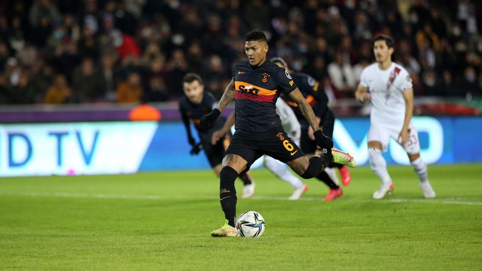 Galatasaray kaçan penaltılara üzülüyor