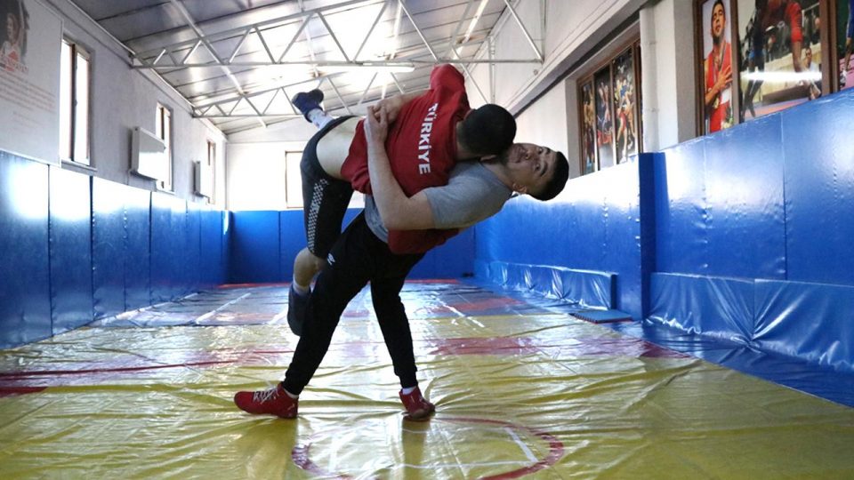 İşitme engelli milli güreşçinin hedefi olimpiyat şampiyonluğu