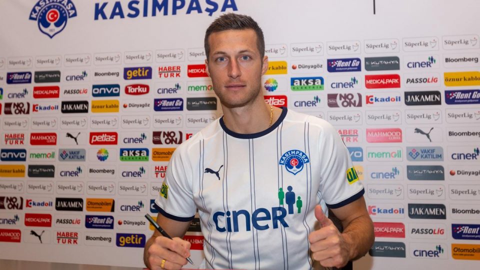 Kasımpaşa Uros Spajic’i transfer etti
