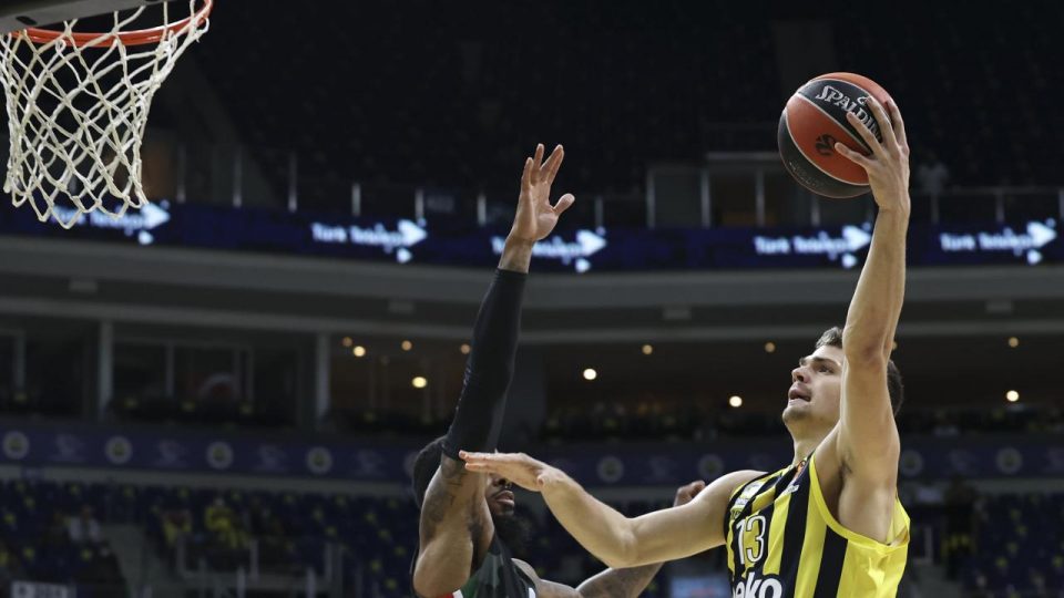 Kızılyıldız mts-Fenerbahçe Beko maçı koronavirüs nedeniyle ertelendi