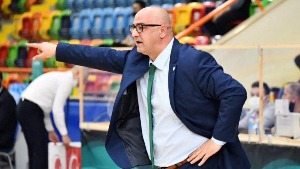 Maç sırasında kalp krizi geçiren Karadağ’ın durumu iyi
