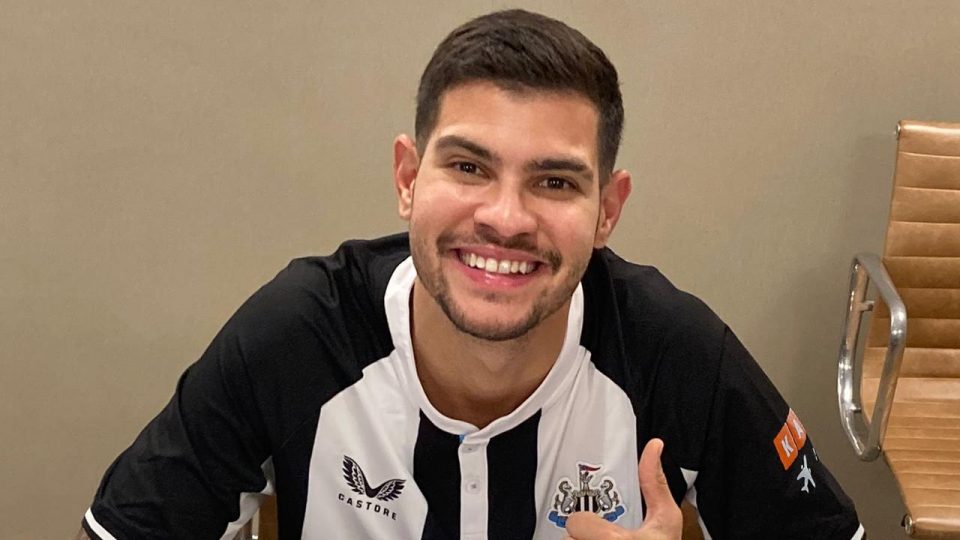 Newcastle United transferlere devam ediyor