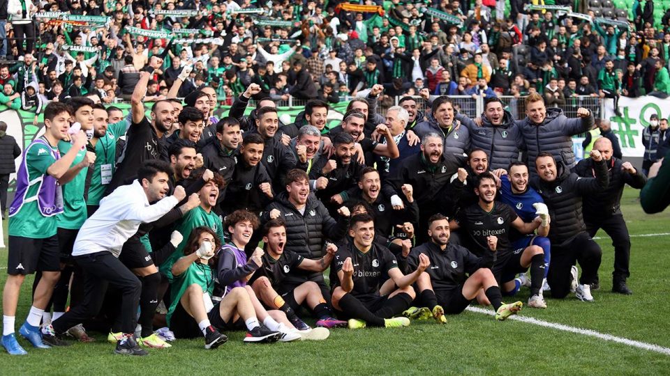 Profesyonel liglerin tek namağlup takımı Sakaryaspor
