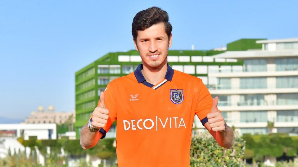 Salih Uçan resmen Başakşehir’de