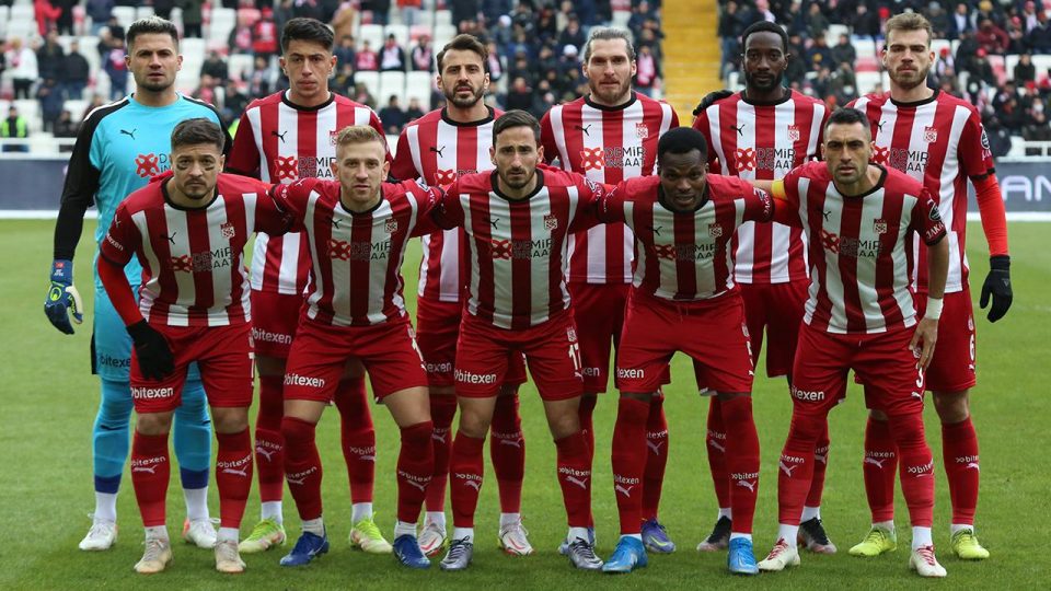 Sivasspor beraberlikte zirveyi bırakmıyor