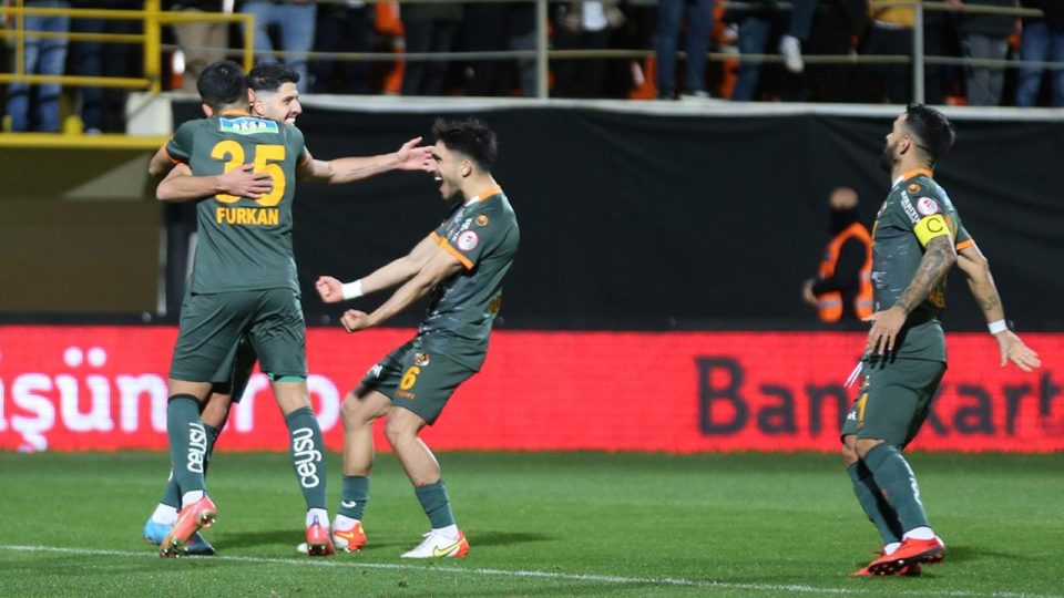 Alanyaspor penaltılarla çeyrek finalde