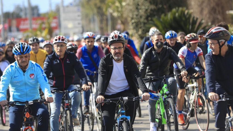 Bakan Kasapoğlu Antalya Bisiklet Turu’nda pedal çevirdi