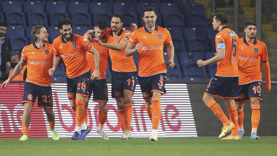Başakşehir galibiyet serisini 4 maça yükseltti
