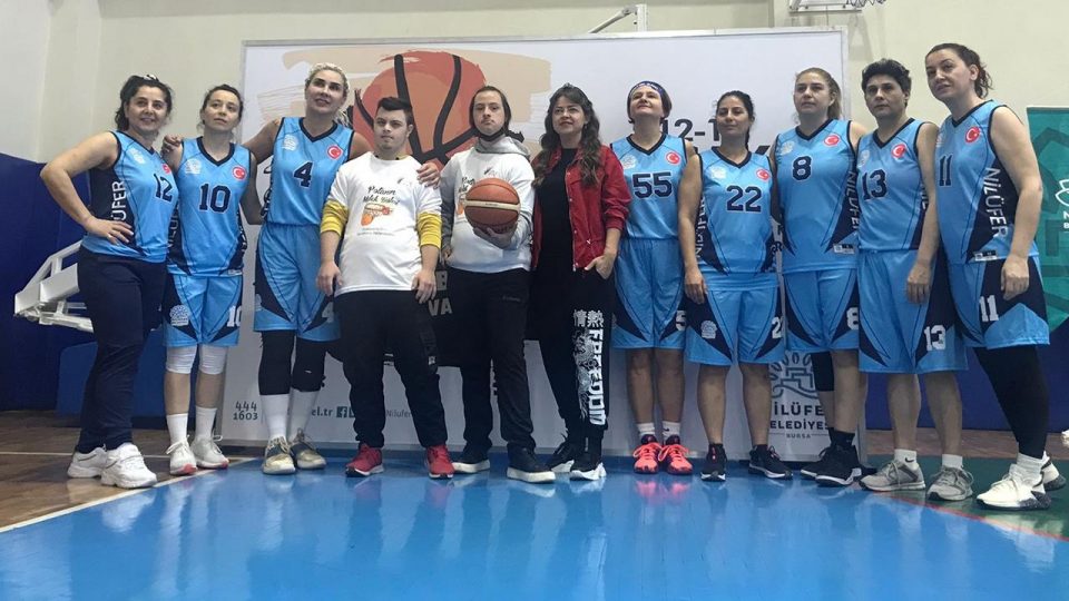 Basketbolun rekortmen annesine önemli görev