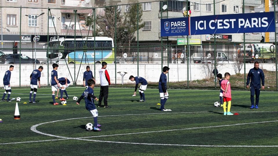 Dev futbol kulüpleri Diyarbakır’da geleceğin yıldızlarını arıyor