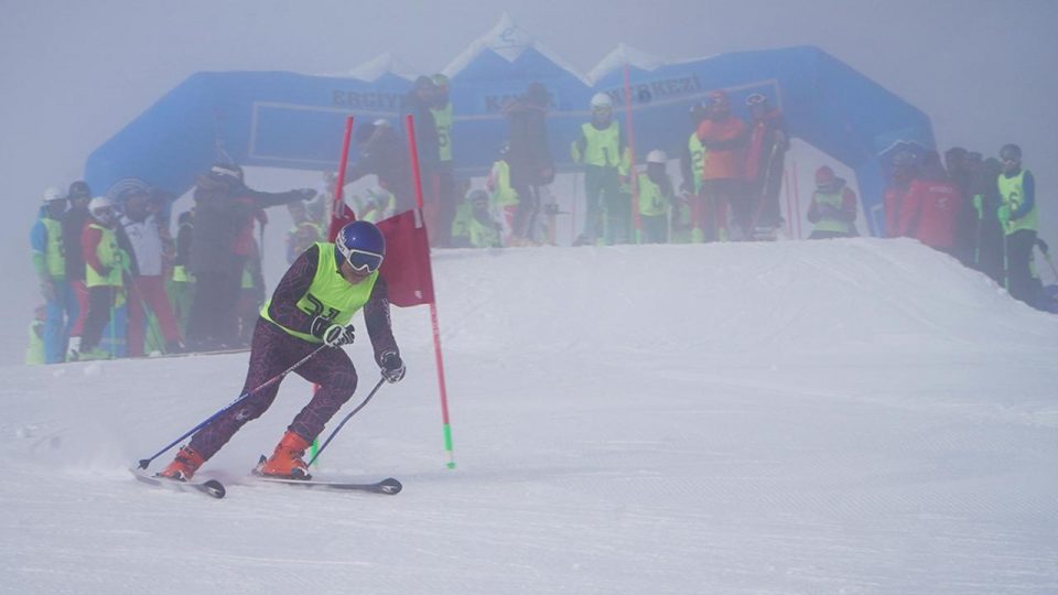 Erciyes Kayak Merkezi’nde Çek Kış Spor Günleri düzenlendi