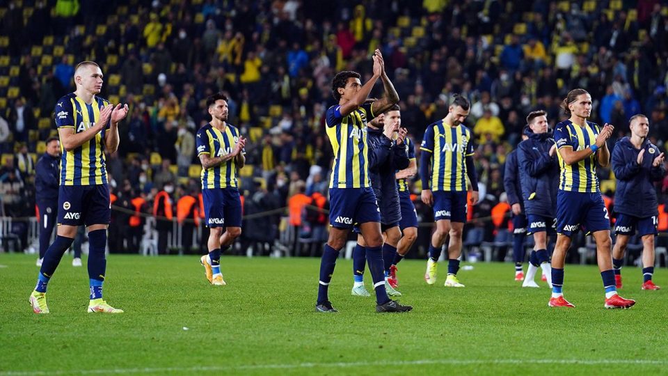 Fenerbahçe geçen sezonun gerisinde