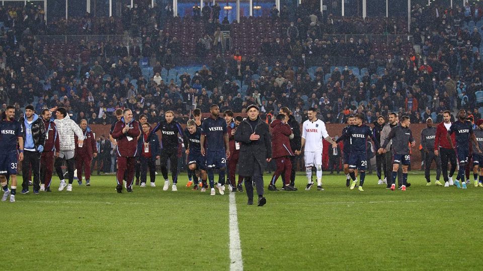 Geri dönüşler Trabzonspor’u zirvede tuttu