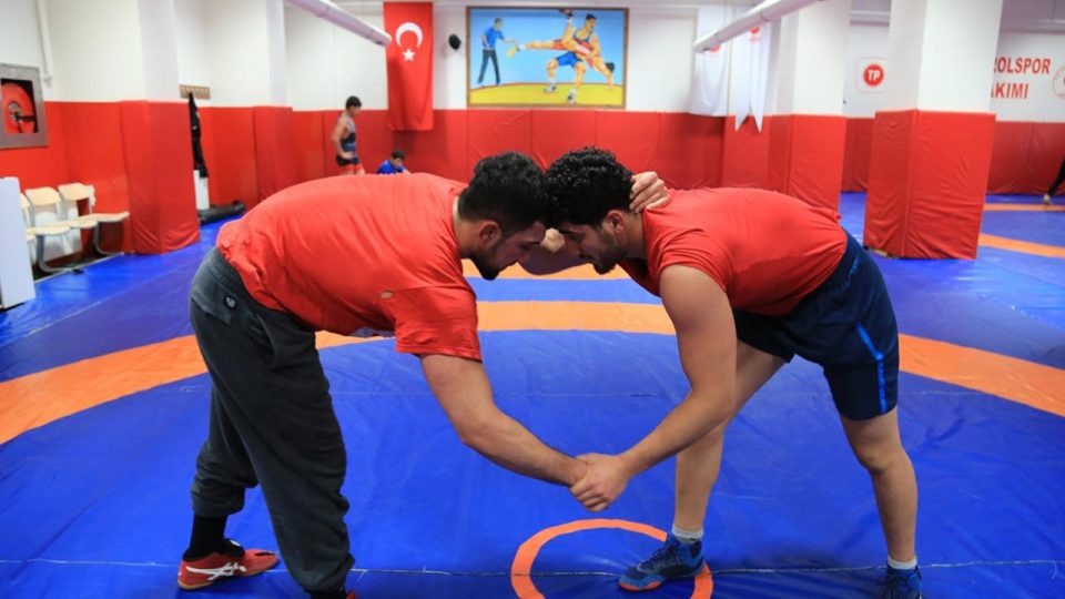 Kaybettikleri antrenörleri için ter döküyorlar