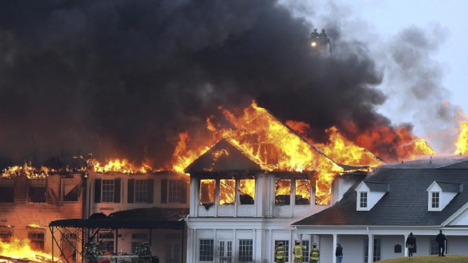 Oakland Hills’in golf kulübü binasında yangın çıktı