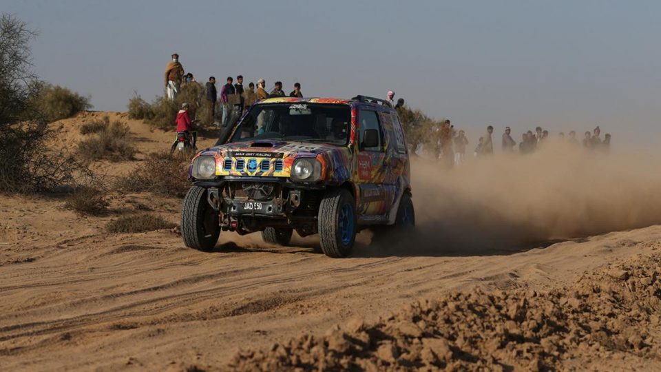 Pakistan’da Uluslararası Çolistan Çöl Rallisi sürüyor