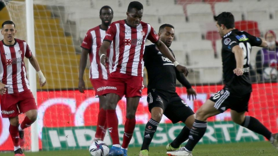 Sivasspor’da 3, Beşiktaş’ta 7 değişiklik