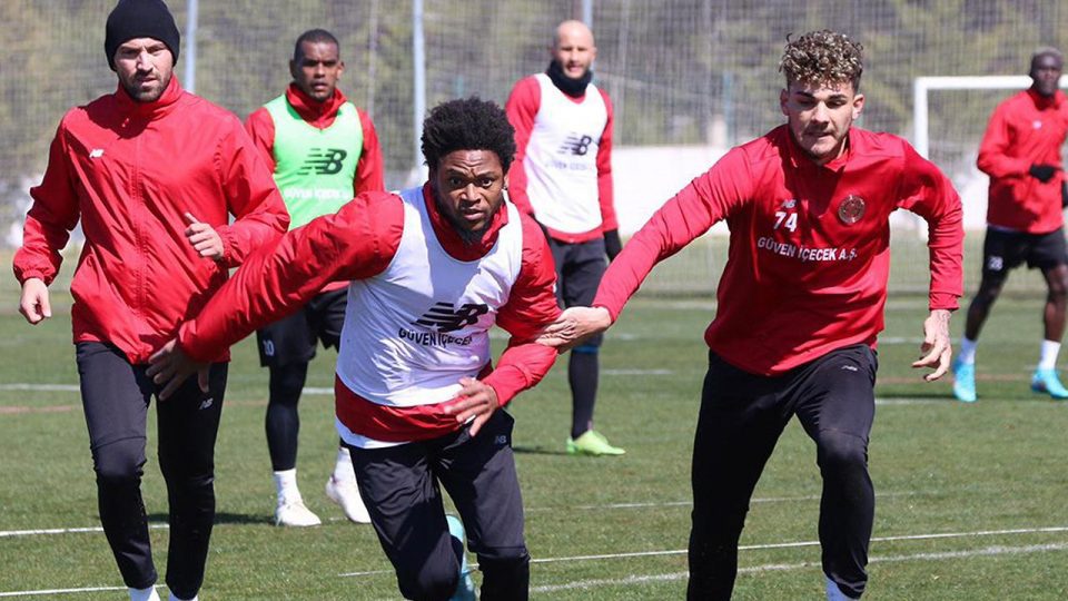 Antalyaspor İstanbul’a gidemedi, erteleme talep etti