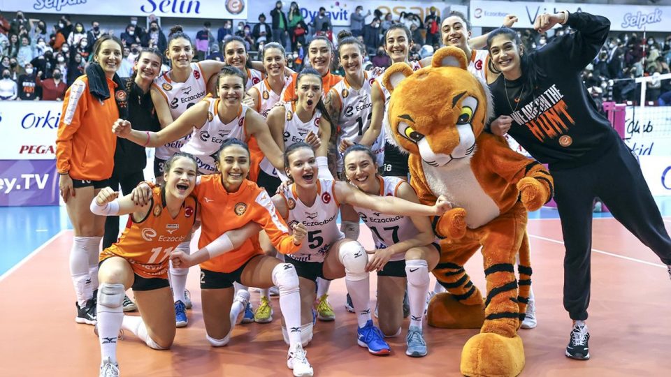 Eczacıbaşı CEV Kupası’nda finale yükseldi