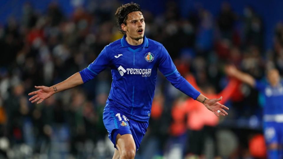 Enes Ünal art arda ikinci kez ayın oyuncusu seçildi