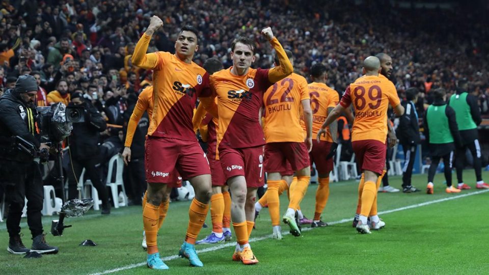 Galatasaray derbi zaferiyle moral buldu