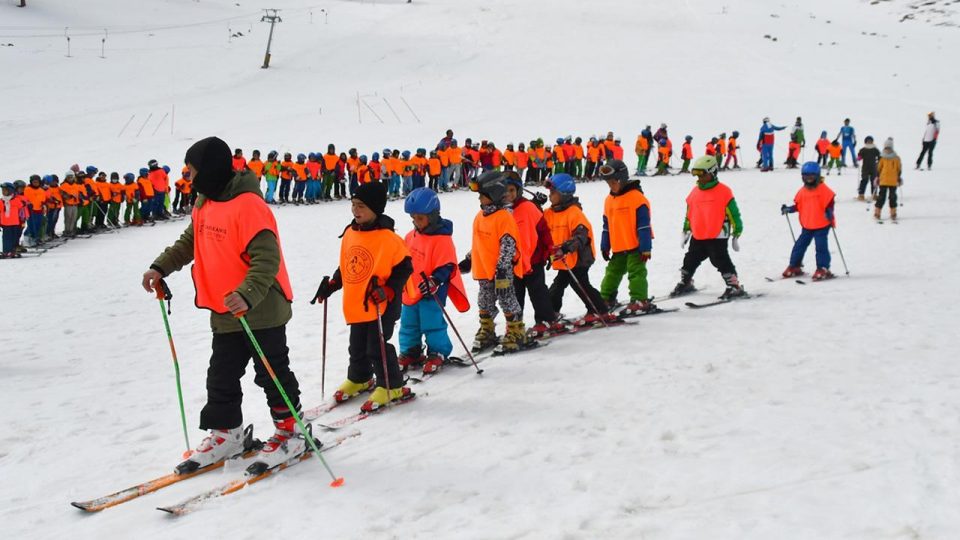 Kars’ta yetenekli çocuklar kayak sporuna kazandırılıyor