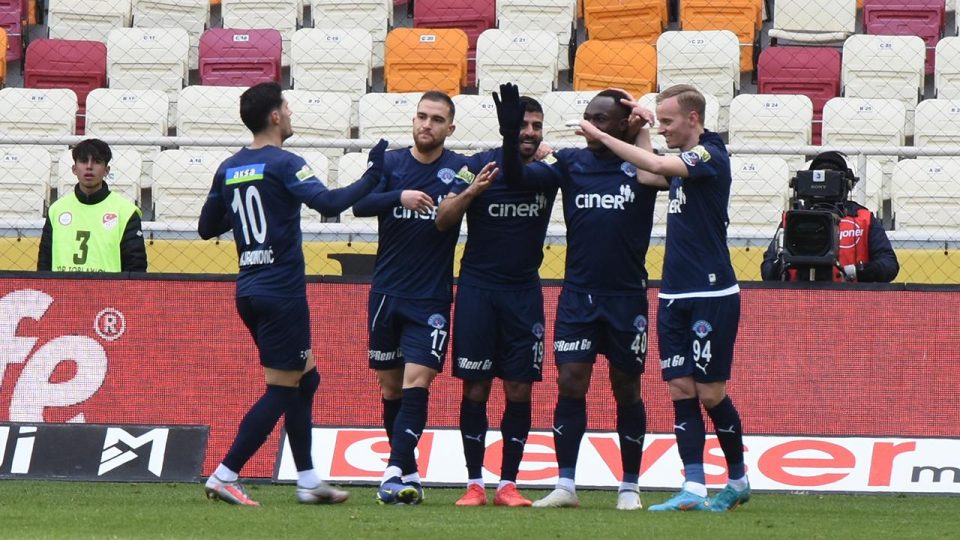 Kasımpaşa yeni transferleriyle kazanıyor