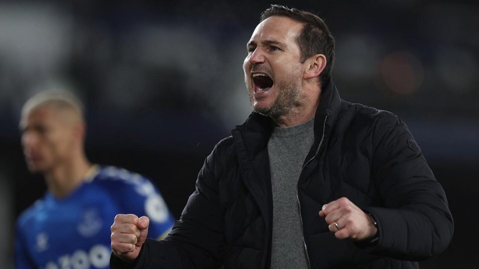 Lampard gole sevinirken elini kırdı