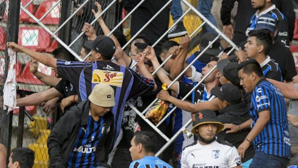 Meksika’da Queretaro Kulübüne bir yıl seyircisiz oynama cezası