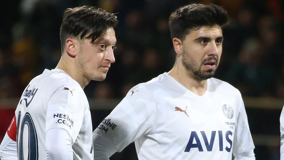 Mesut Özil ile Ozan Tufan kadro dışı bırakıldı