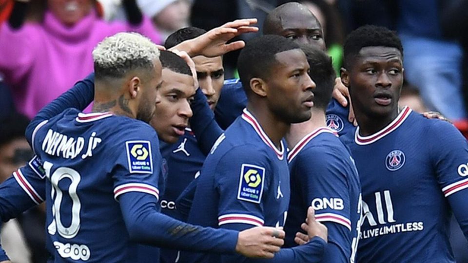 Paris Saint Germain’in yıldızlarına ıslıklı protesto