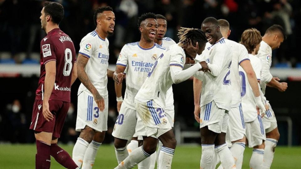 Real Madrid şampiyonluk avantajını artırdı