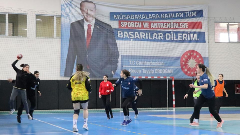 Yokluk içerisindeki hentbol takımının hikayesi belgesele taşındı