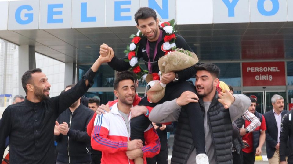 Avrupa Şampiyonu Murat Fırat Şanlıurfa’da coşkuyla karşılandı