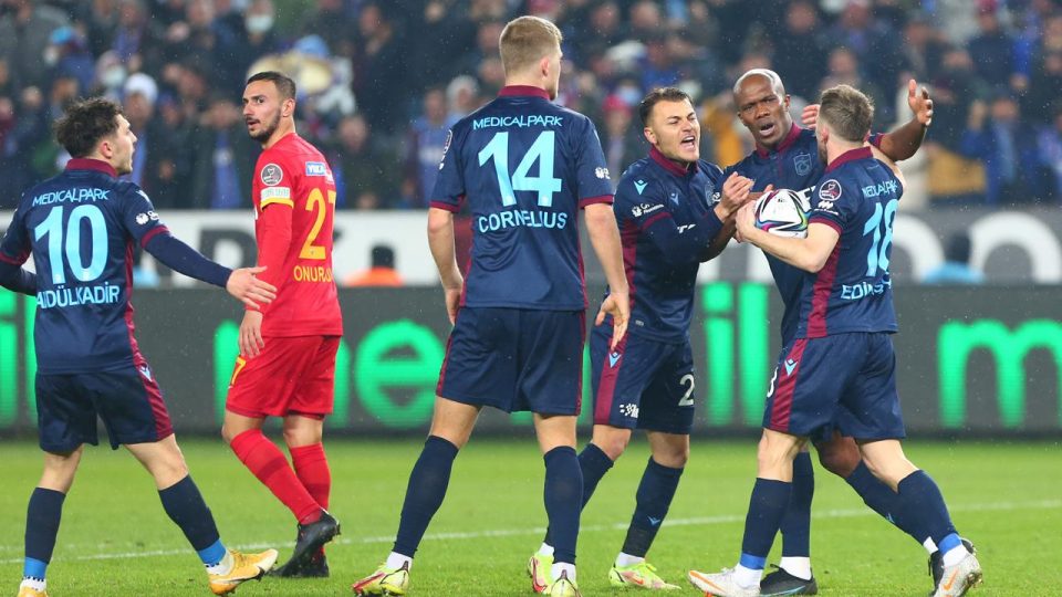 Liglerde şampiyonlar belli oluyor