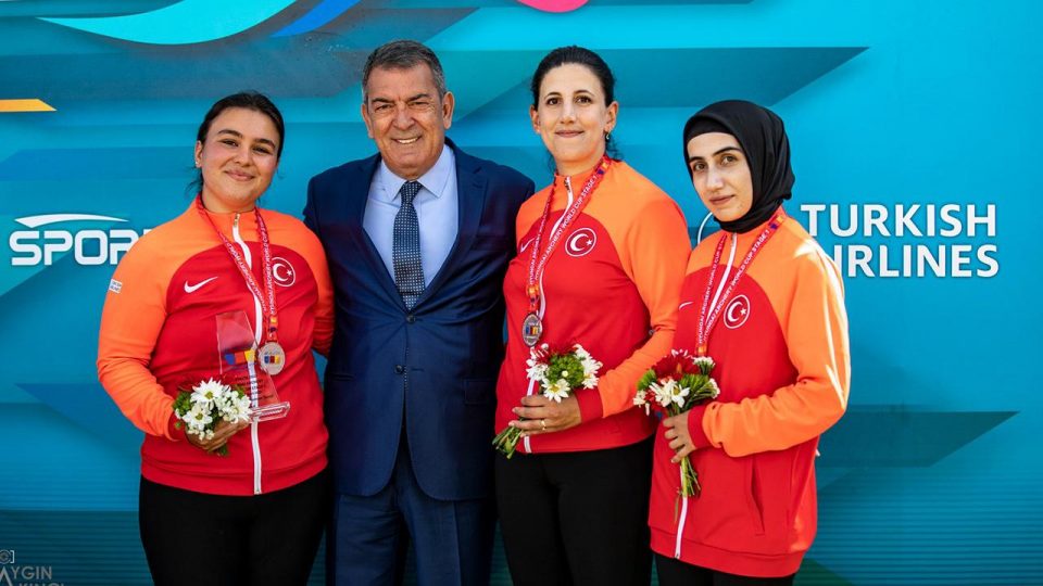 Makaralı Yay Kadın Milli Takımı’ndan gümüş madalya