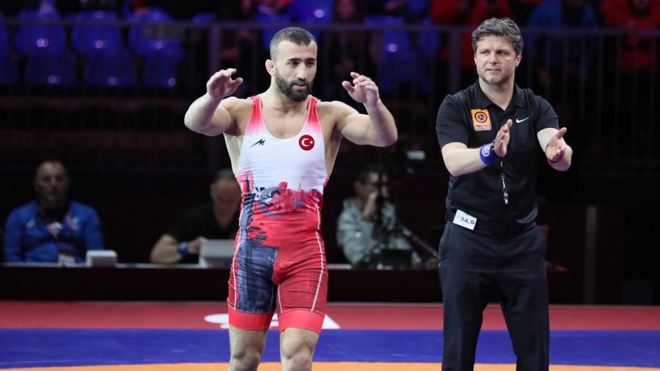 Milli güreşçi Burhan Akbudak Avrupa üçüncüsü oldu