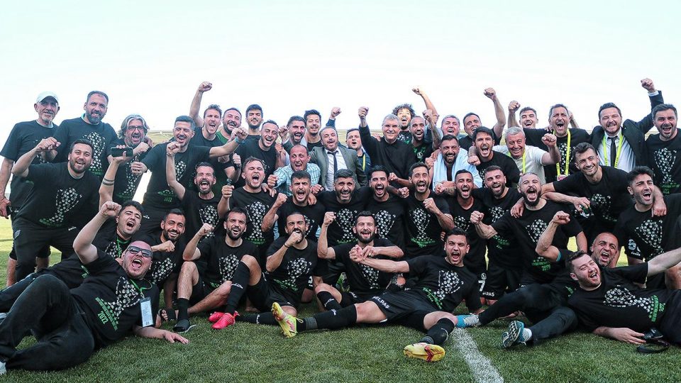 Sakaryaspor’da şampiyonluk sevinci yaşanıyor
