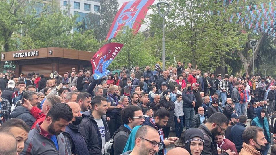 Trabzonspor taraftarları toplanmaya başladı