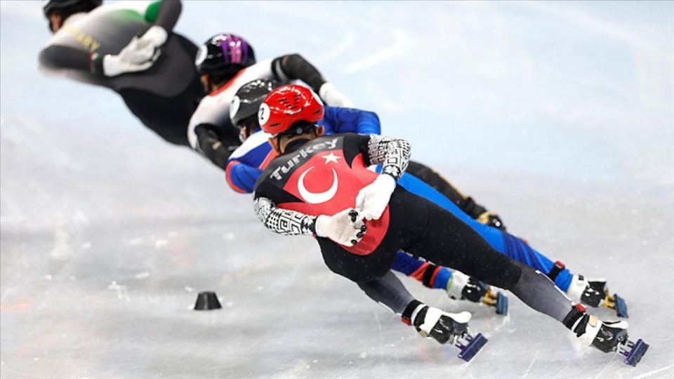 Türkiye kısa kulvar buz pateninde ilkleri yaşıyor