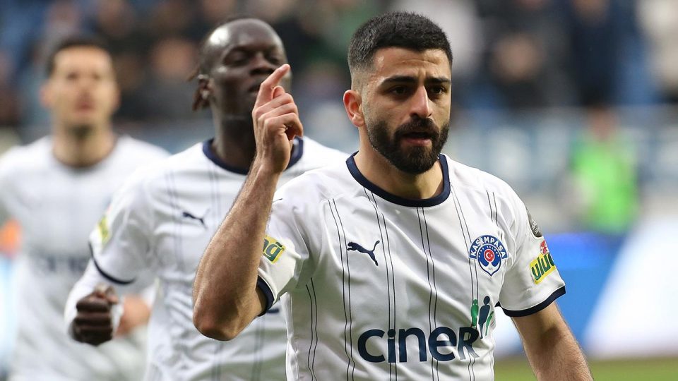Umut Bozok 9 sezon sonra bir ilki başarmak istiyor
