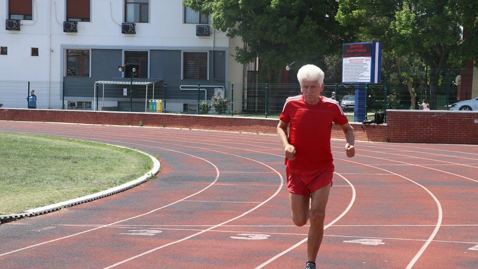 60 yaşından sonra atlet oldu, 7 yılda 15 birincilik kazandı