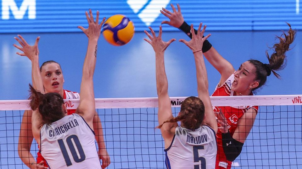 A Milli Kadın Voleybol Takımı İtalya’yı 3-0 mağlup etti