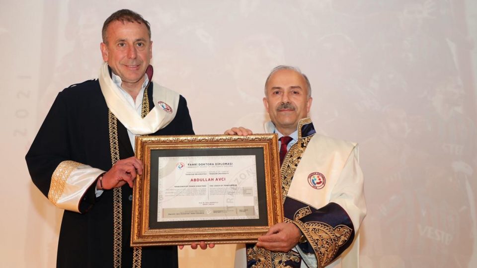 Abdullah Avcı’ya fahri doktora unvanı verildi