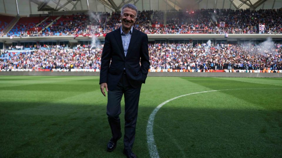 Ahmet Ağaoğlu kupa anıtı için camiadan destek istedi