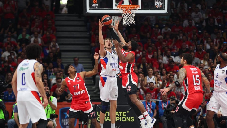 Anadolu Efes finale yükseldi