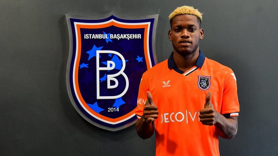 Başakşehir yeni transferini duyurdu