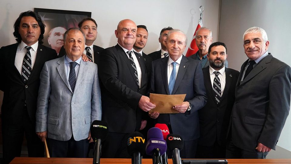 Beşiktaş’ta başkan adayı Fuat Çimen listesini açıkladı